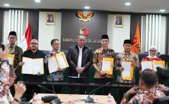 PERKUAT AKUNTABILITAS LEMBAGA, BAWASLU SE-DKI JAKARTA RESMI TANDATANGANI (IKU) PENGAWAS PEMILU JAKARTA