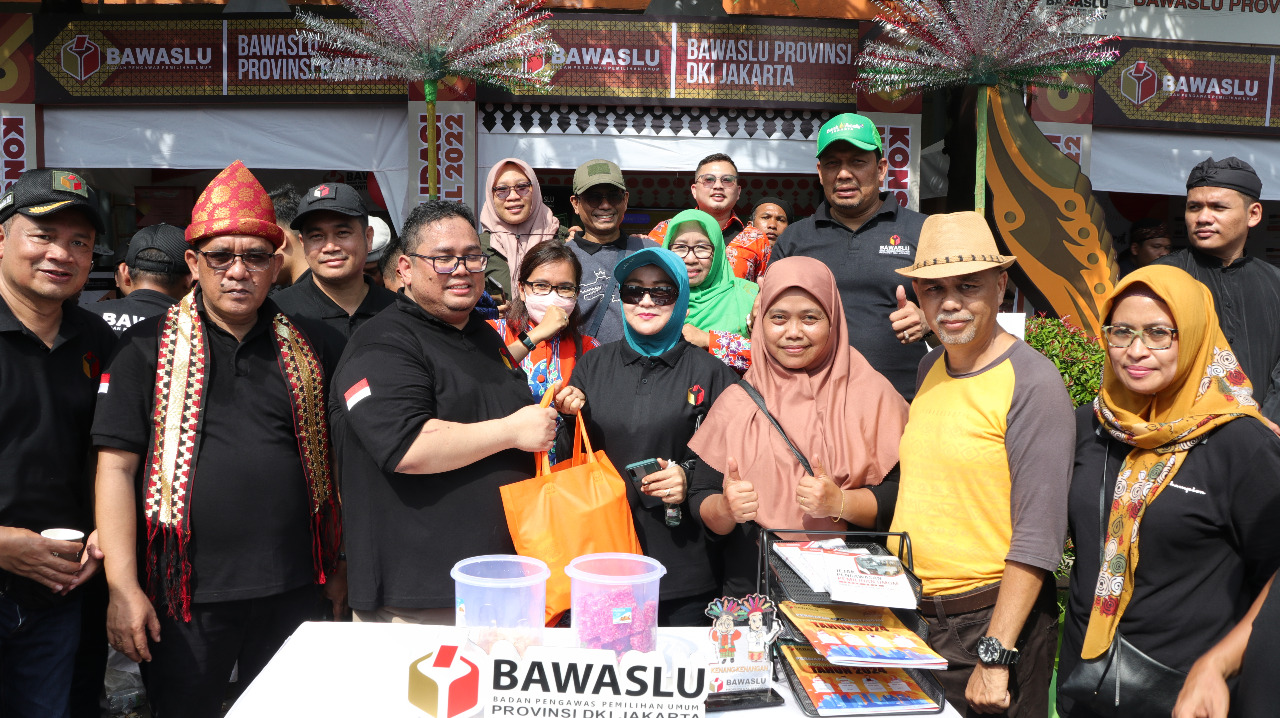 Bawaslu DKI Jakarta Meriahkan Jalan Sehat Konsolidasi Nasional Bawaslu