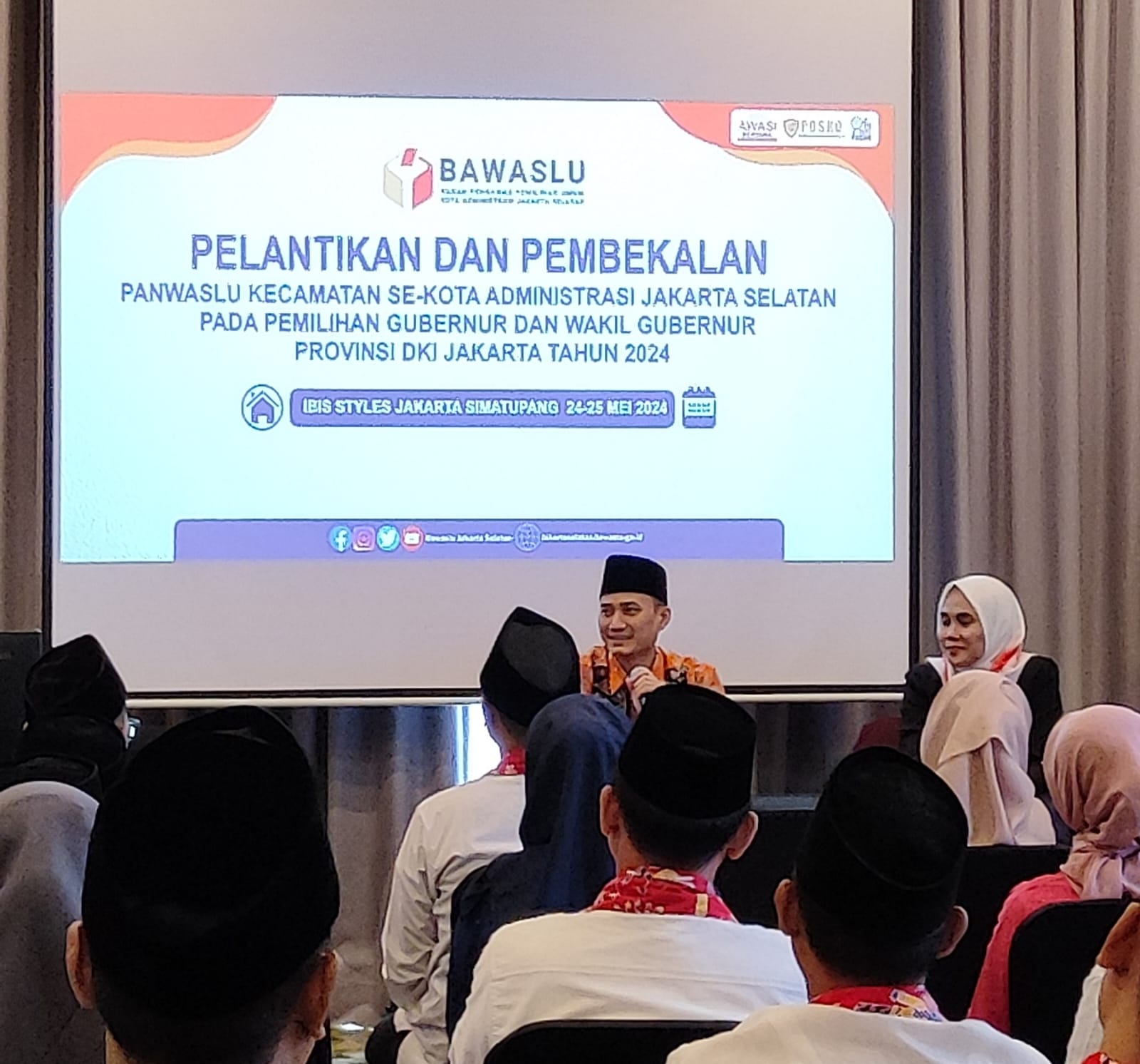 Ketua dan Anggota Bawaslu Provinsi DKI Jakarta Hadiri Pelantikan dan Pembekalan Pengawas Kecamatan (Panwascam) Untuk Pemilihan Kepala Daerah