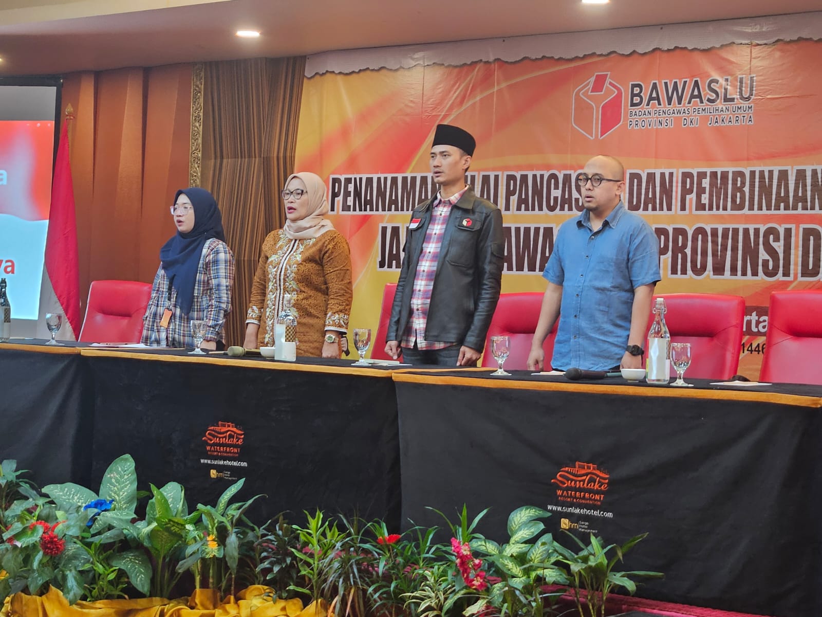 #SahabatBawaslu, "Penanaman nilai Pancasila adalah hal penting dalam berlembaga khususnya dalam bermusyawarah yang harus dioptimalkan kembali dalam penerapannya", ucap Ketua Bawaslu Provinsi DKI Jakarta dalam arahan sekaligus membuka kegiatan Penanaman Ni