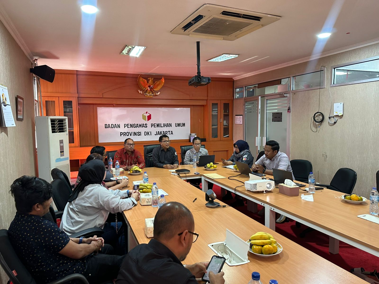 Mitigasi Larangan Kampanye, Bawaslu Provinsi DKI Jakarta Lakukan Rapat dengan Liaison Officer (LO) Pasangan Calon Gubernur dan Calon Wakil Gubernur Provinsi DKI Jakarta