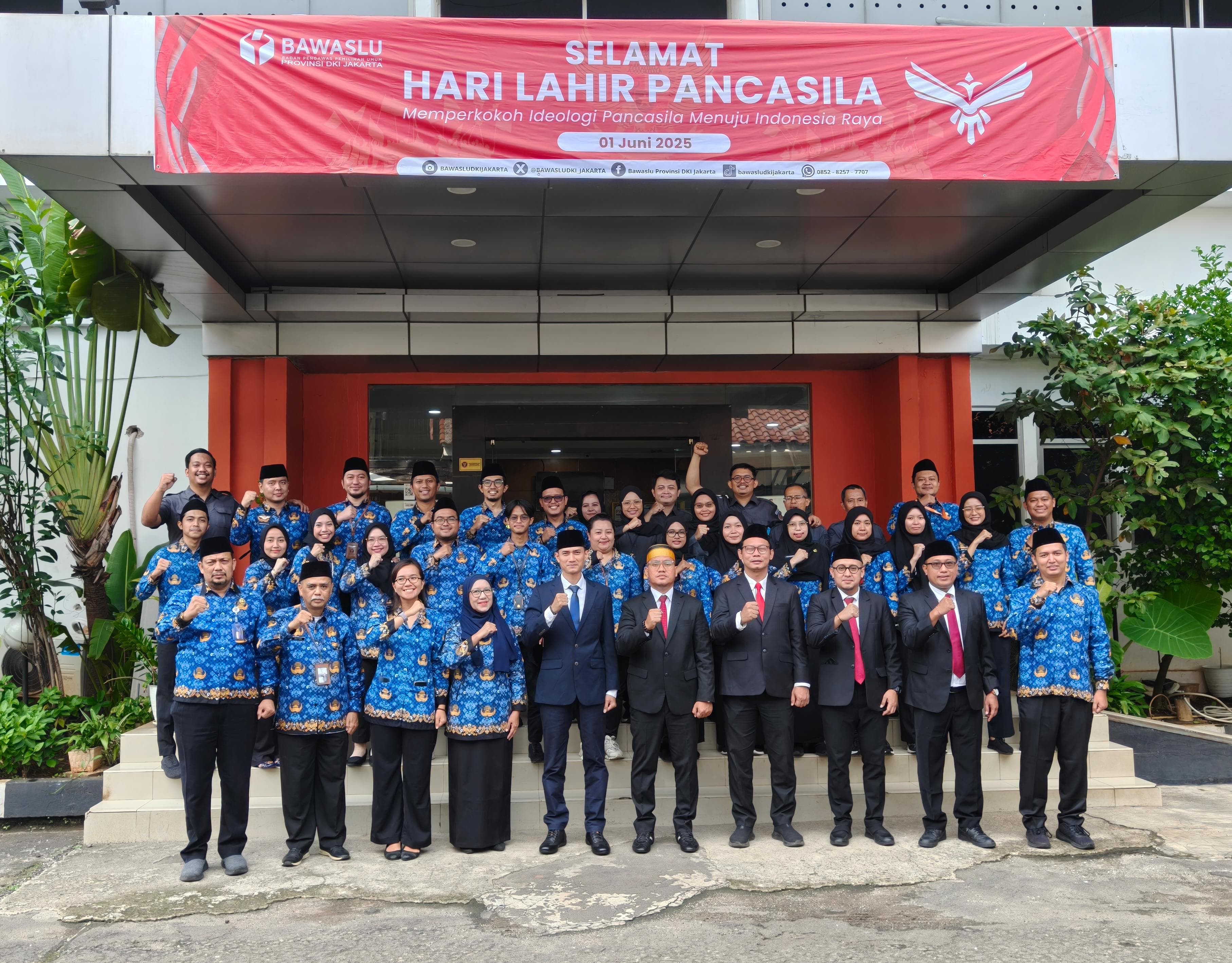 "MEMPERKOKOH IDEOLOGI PANCASILA MENUJU INDONESIA RAYA", Bawaslu Provinsi DKI Jakarta Laksanakan Upacara Memperingati Hari Lahir Pancasila
