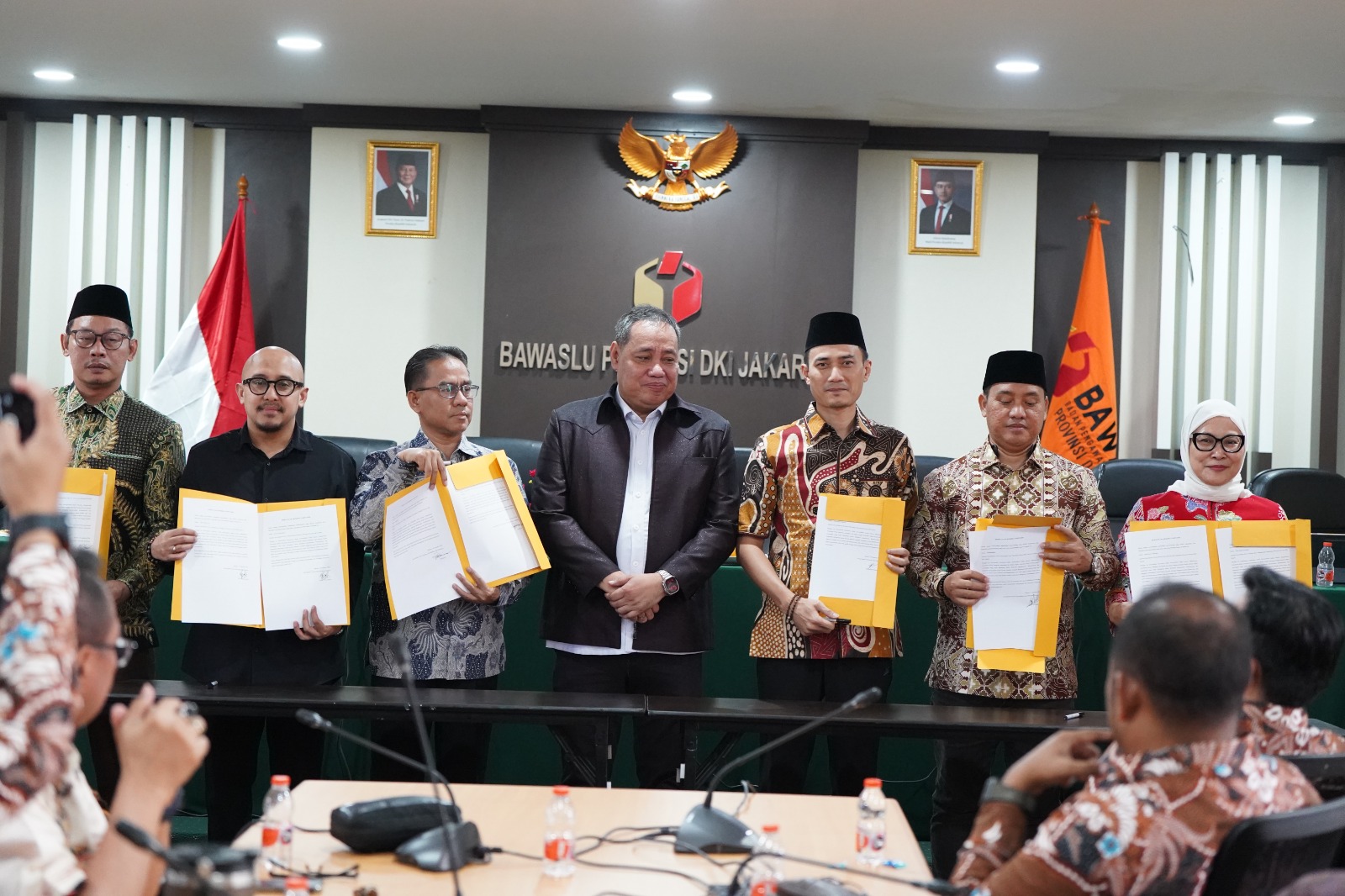 PERKUAT AKUNTABILITAS LEMBAGA, BAWASLU SE-DKI JAKARTA RESMI TANDATANGANI (IKU) PENGAWAS PEMILU JAKARTA