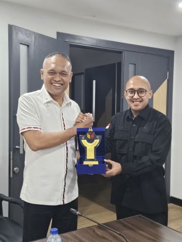 Koordinator Divisi Penyelesaian Sengketa Bawaslu Provinsi DKI Jakarta, Reki Putera Jaya dengan Brigadir Jenderal TNI Juinta Omboh Sembiring sebagai Komandan Satuan Siber (Dansatsiber) Mabes TNI