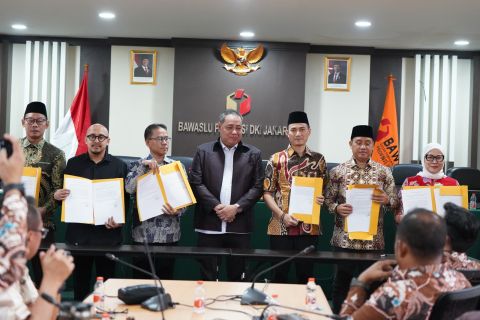 PERKUAT AKUNTABILITAS LEMBAGA, BAWASLU SE-DKI JAKARTA RESMI TANDATANGANI (IKU) PENGAWAS PEMILU JAKARTA