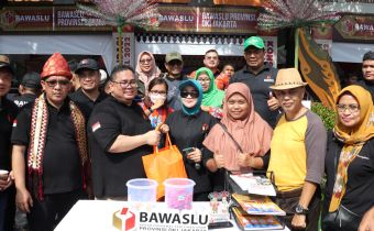 Bawaslu DKI Jakarta Meriahkan Jalan Sehat Konsolidasi Nasional Bawaslu