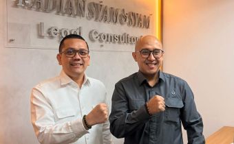 Koordinator Divisi Penyelesaian Sengketa Bawaslu Provinsi DKI Jakarta, Reki Putera Jaya dengan Radian Syam & Syam Legal Consultant