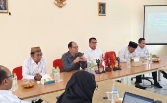 Koordinator Divisi Humas Datin Bawaslu Provinsi DKI Jakarta, Quin Pegagan menghadiri kegiatan Rapat Pengelolaan dan Pelayanan Data dan Informasi Publik di Kantor Sekretariat Bawaslu Kota Jakarta Timur